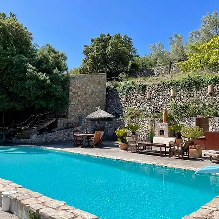 Villa Fabulous Rustic Set On Mountain With Unique Views