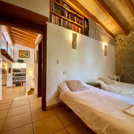 Villa Fabulous Rustic Set On Mountain With Unique Views