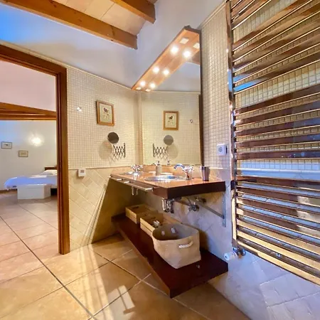 Fabulous Rustic Set On Mountain With Unique Views Villa *